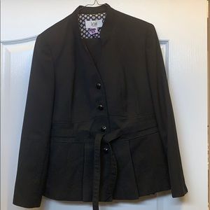 EUC Woman’s Le Suit 12P